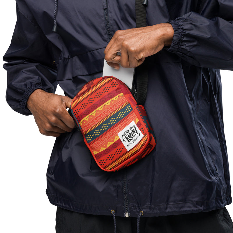 Bolso bandolera utilitario en tonos rojos con grecas zapotecas