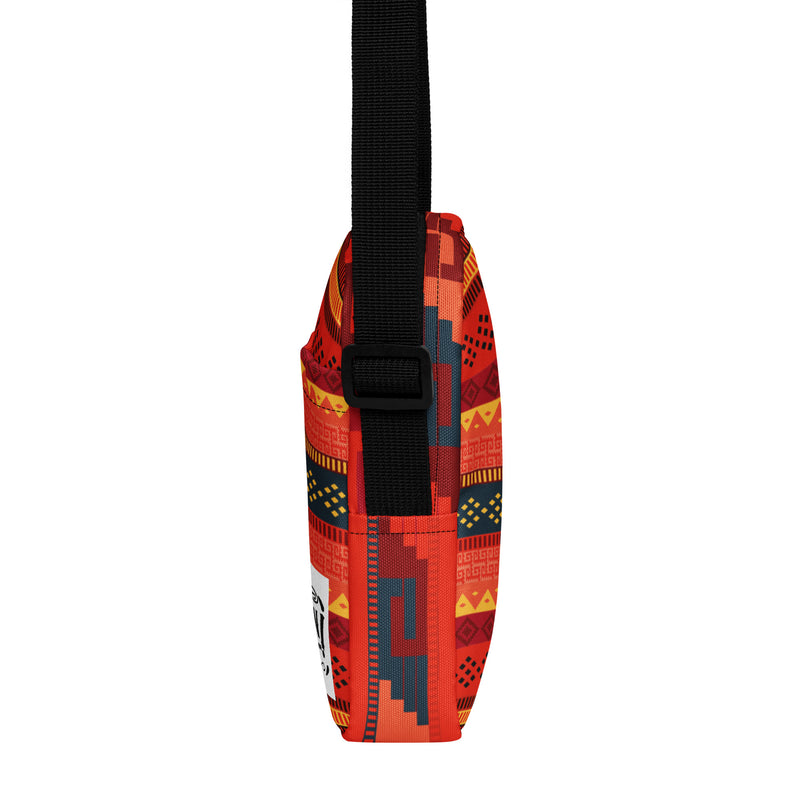 Bolso bandolera utilitario en tonos rojos con grecas zapotecas