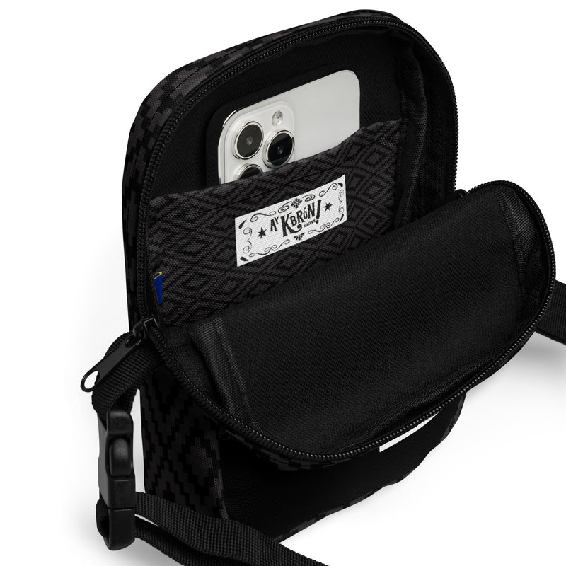 Bolso bandolera utilitario con grecas zapotecas
