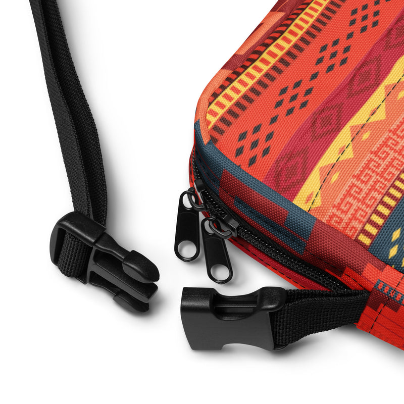 Bolso bandolera utilitario en tonos rojos con grecas zapotecas