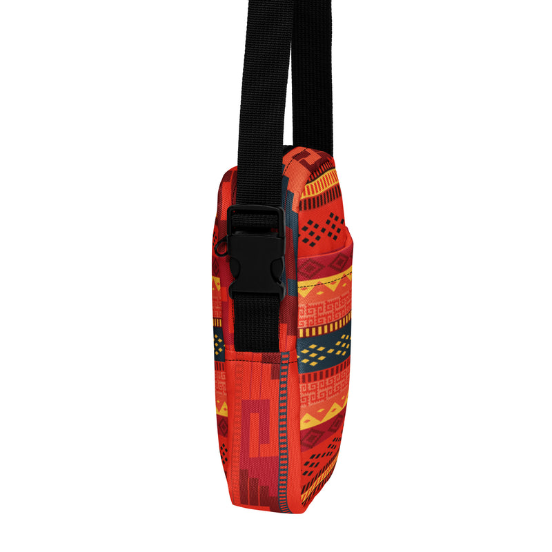Bolso bandolera utilitario en tonos rojos con grecas zapotecas